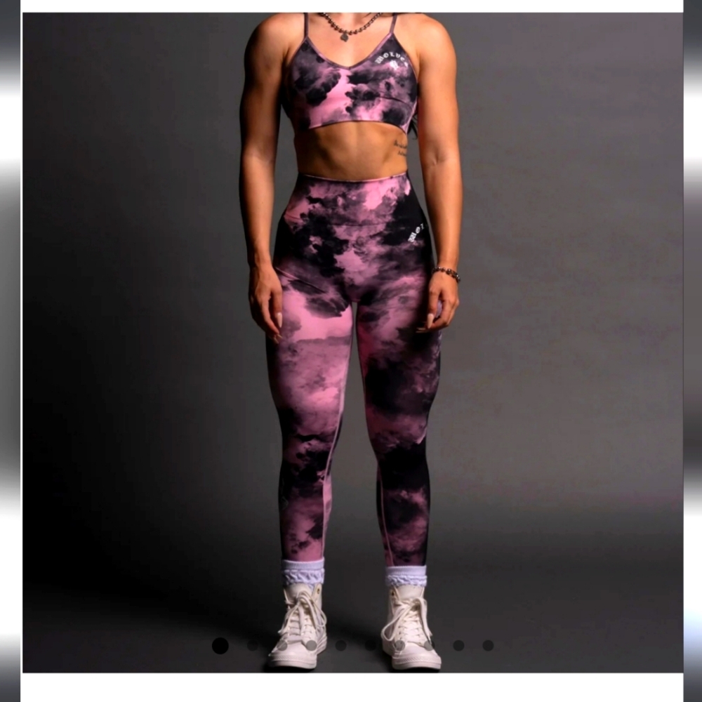 Chopper "Everson Seamless" Scrunch Leggings in Cherry Blossum Ghost Clouds
